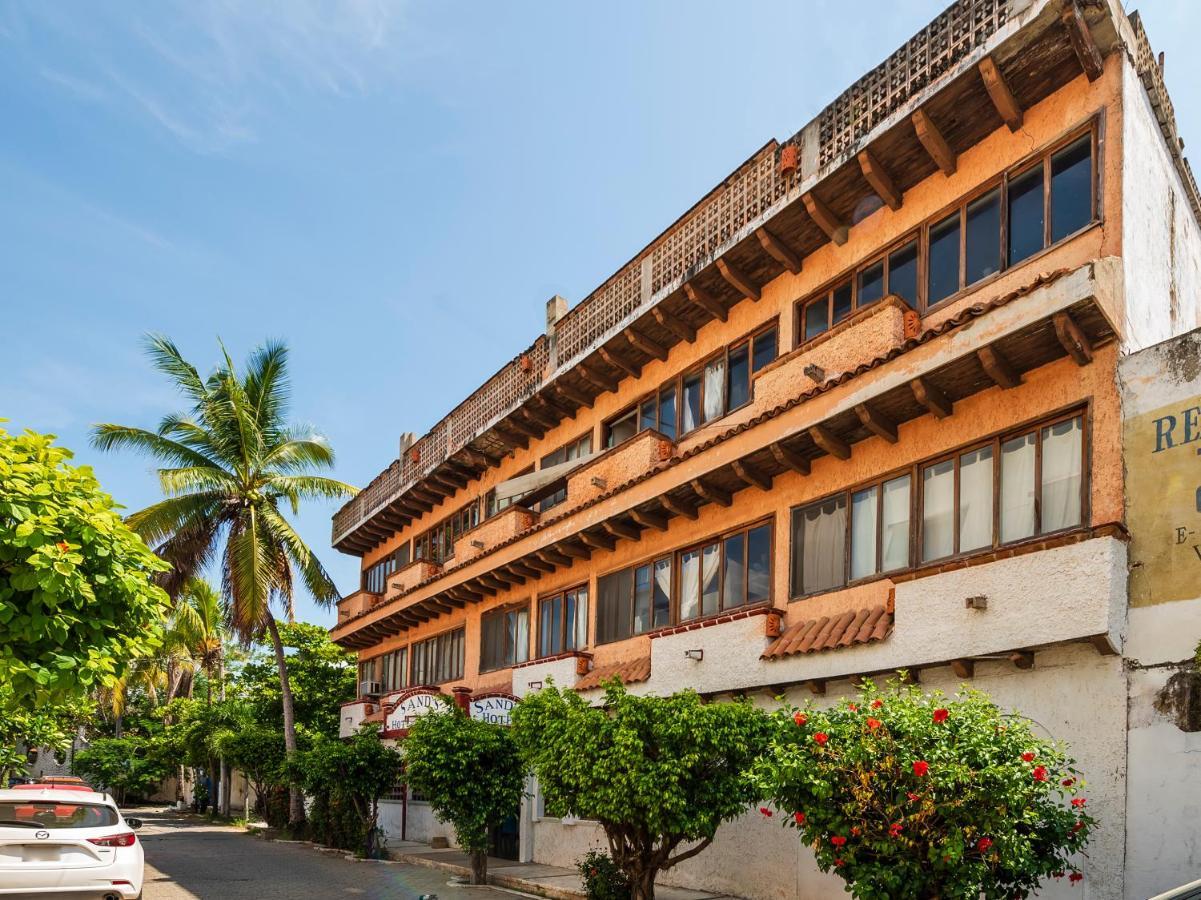 Oyo Hotel Sands Barra de Navidad Exteriér fotografie