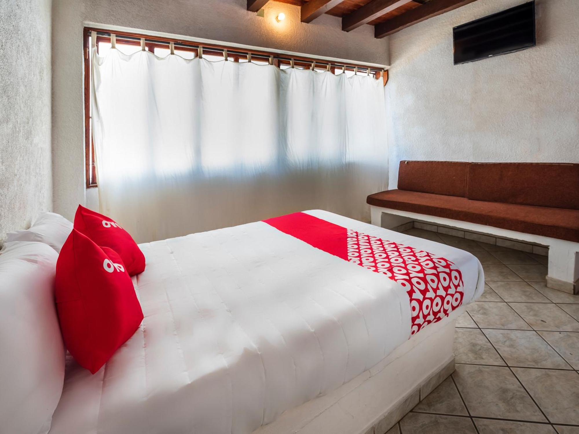 Oyo Hotel Sands Barra de Navidad Exteriér fotografie