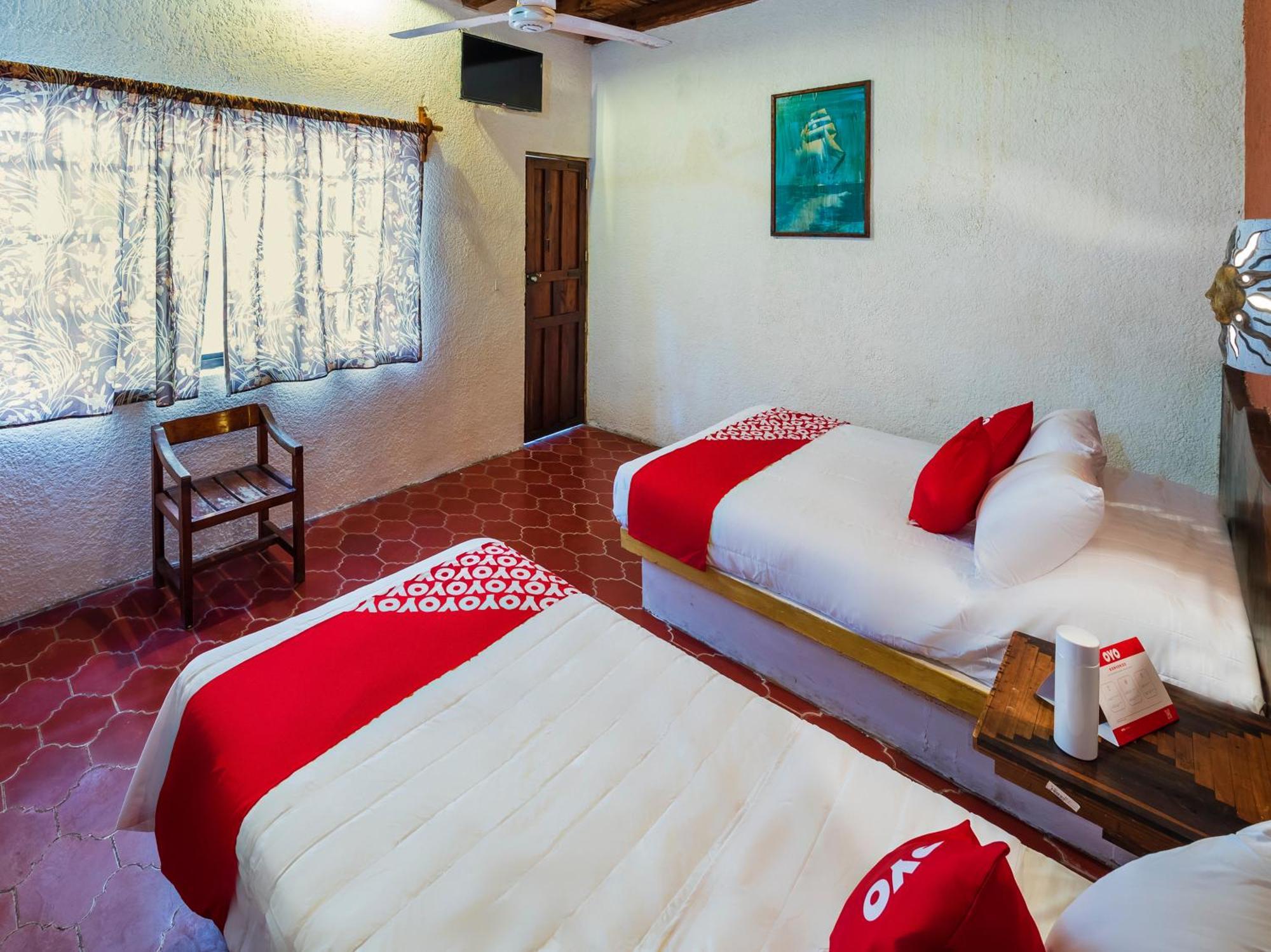 Oyo Hotel Sands Barra de Navidad Exteriér fotografie