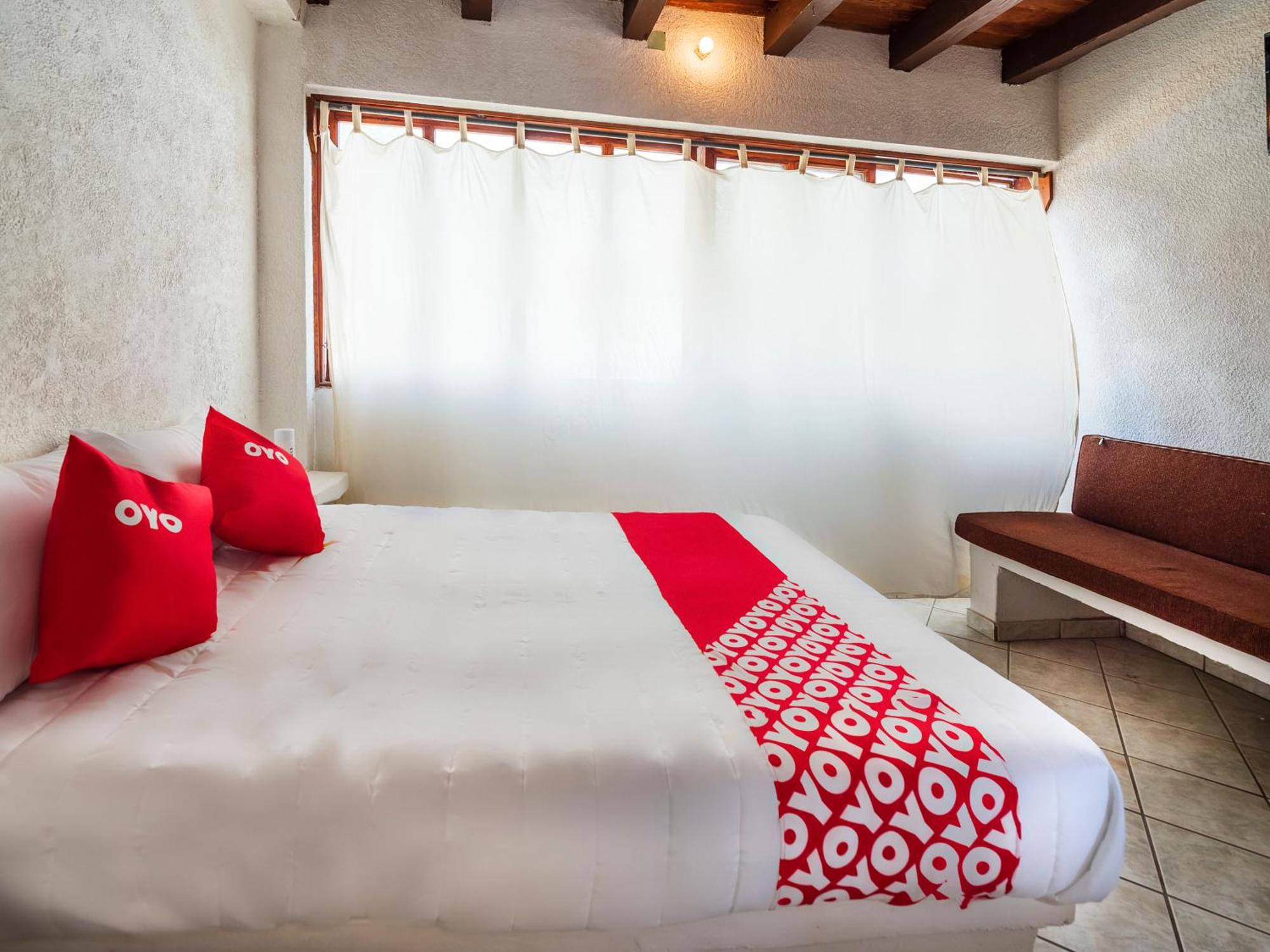 Oyo Hotel Sands Barra de Navidad Exteriér fotografie