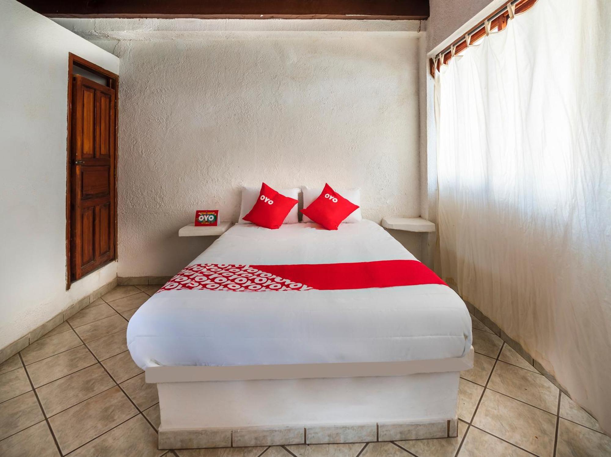 Oyo Hotel Sands Barra de Navidad Exteriér fotografie